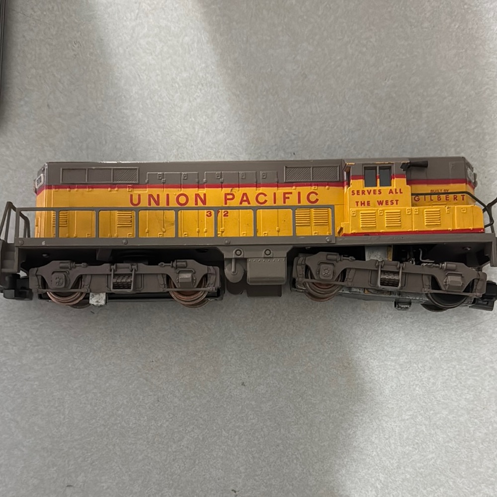 Union Pacific Model Train Locomotive - Picture 2 of 6
